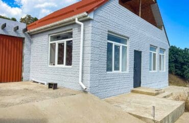 Продаётся новый дом город Алушта в c. Лучистое площадь в 165м.кв. на участке 6 соток ИЖС