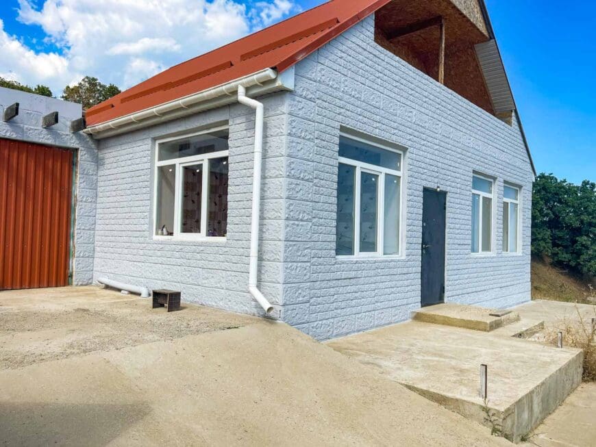 Продаётся новый дом город Алушта в c. Лучистое площадь в 165м.кв. на участке 6 соток ИЖС