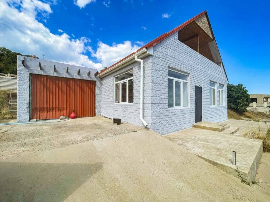 Продаётся новый дом город Алушта в c. Лучистое площадь в 165м.кв. на участке 6 соток ИЖС