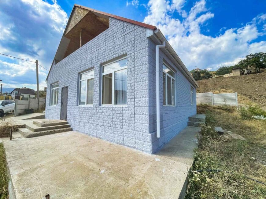 Продаётся новый дом город Алушта в c. Лучистое площадь в 165м.кв. на участке 6 соток ИЖС