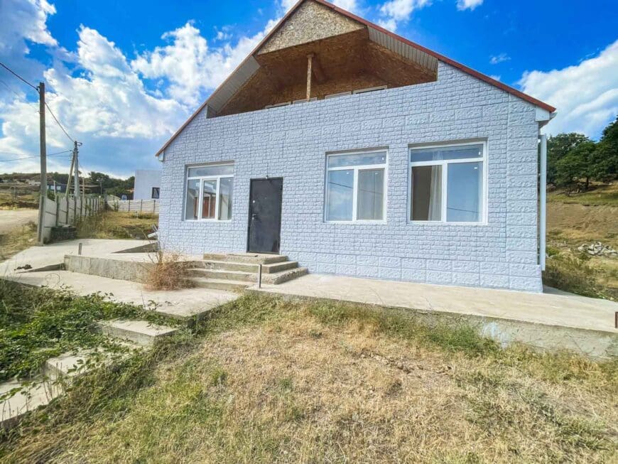 Продаётся новый дом город Алушта в c. Лучистое площадь в 165м.кв. на участке 6 соток ИЖС
