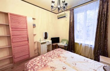 К вашему вниманию предлагается 3-комнатная квартира в частном секторе в городе Алушта