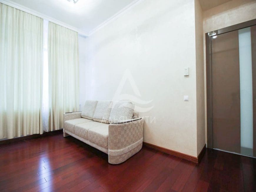 Продаётся трёх комнатные апартаменты в Алуште по ул. Паркова